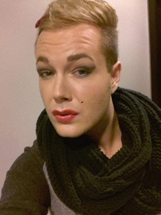 MAKE UP